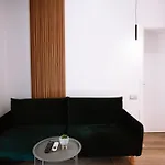 Barrikada Str Modern Apartments - The Nest